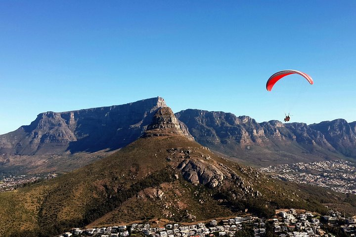 Soar above Cape Town’s stunning landscapes witnessing breathtaking views of Table Mountain and the coastline. Experience the freedom of tandem paragliding surrounded by nature's beauty.